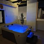 Luxurious Penthouse With Jacuzzi And Panoramic Sea Views 아파트