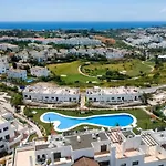 Luxurious Penthouse With Jacuzzi And Panoramic Sea Views