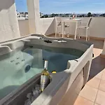 아파트 Luxurious Penthouse With Jacuzzi And Panoramic Sea Views