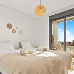 Luxurious Penthouse With Private Jacuzzi, Sea Views And Big Terras * Estepona