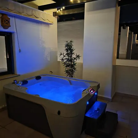 Luxurious Penthouse - Private Jacuzzi, Sea Views And Big Terras Apartmán